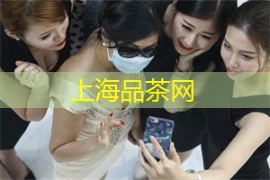 当时在亚洲的一些大城市中兴起了猫咖啡文化